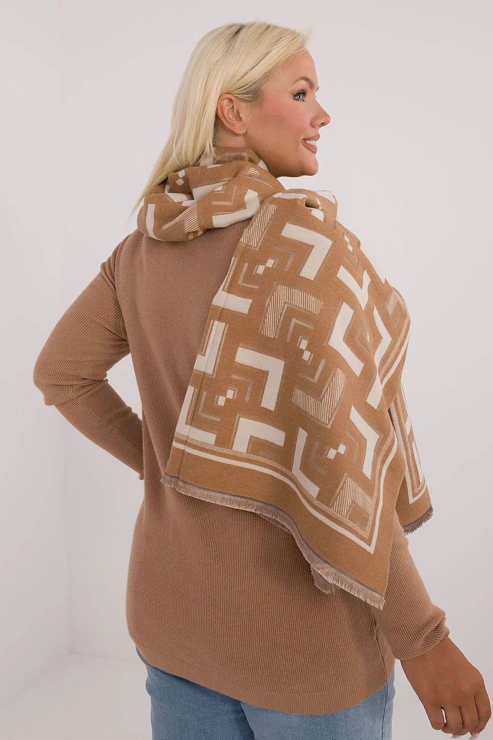 châle viscose laine jacquard oversize rectangulaire grand format 190cm motifs géométriques camel beige pompons franges doux chaleureux enveloppant