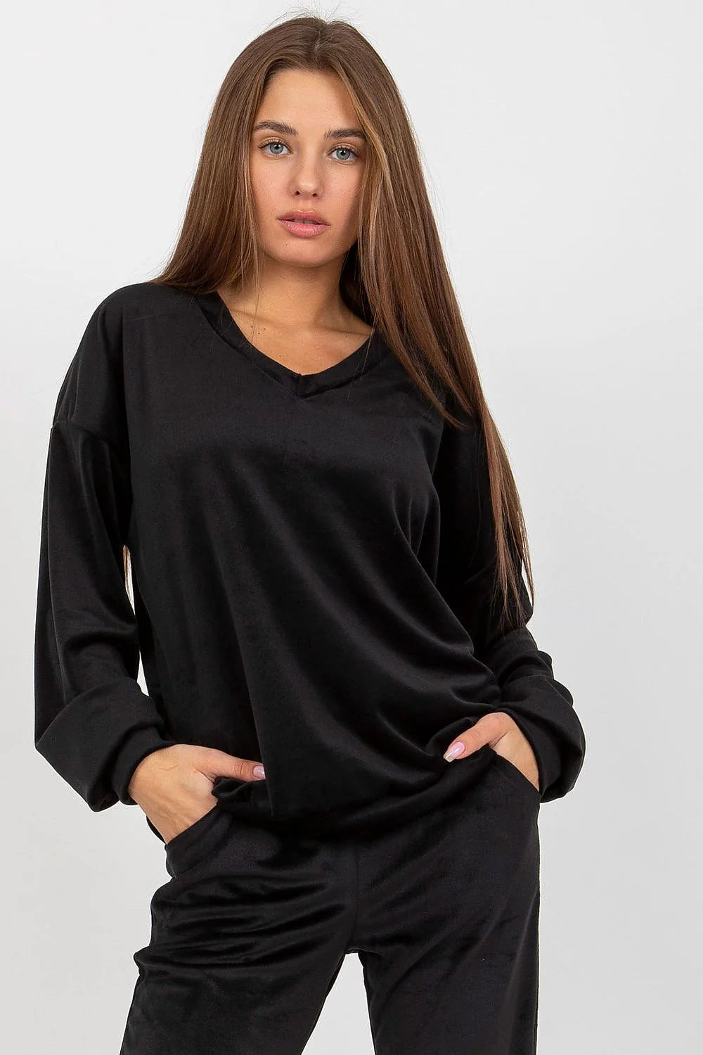 Sweatshirt Rue Paris en velours taupe doux, manches longues, encolure en V, coupe ample, femme élégance casual-chic