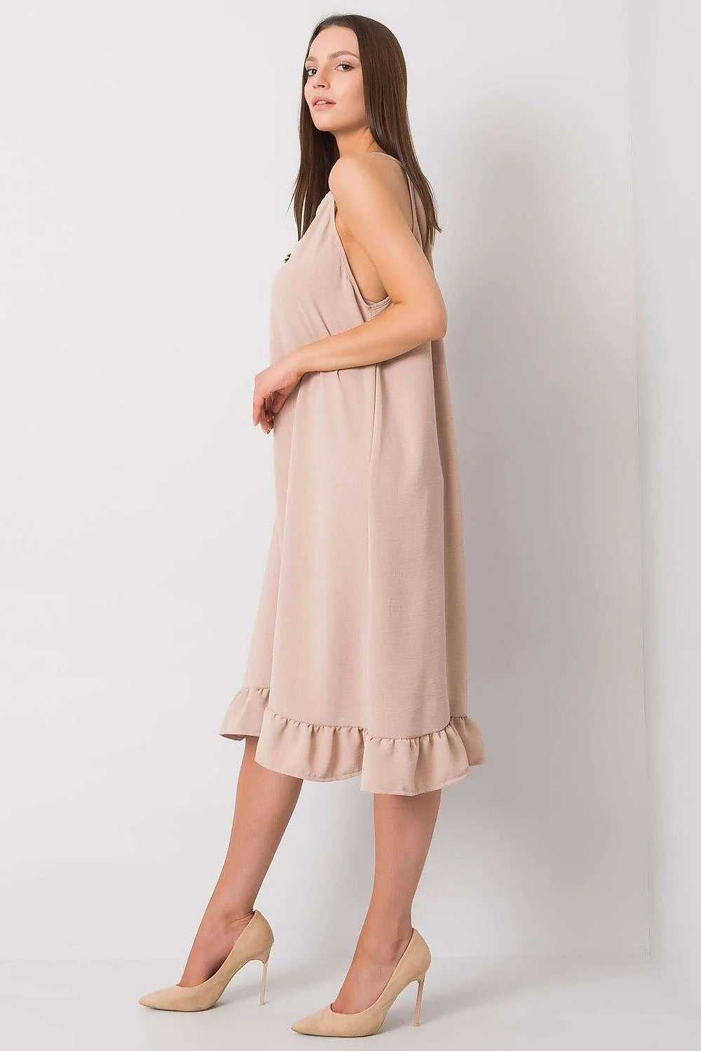 Robe longue pour femme style intemporel cowl neck ajustables bretelles volant beige nude occasion décontractée semi-formelle