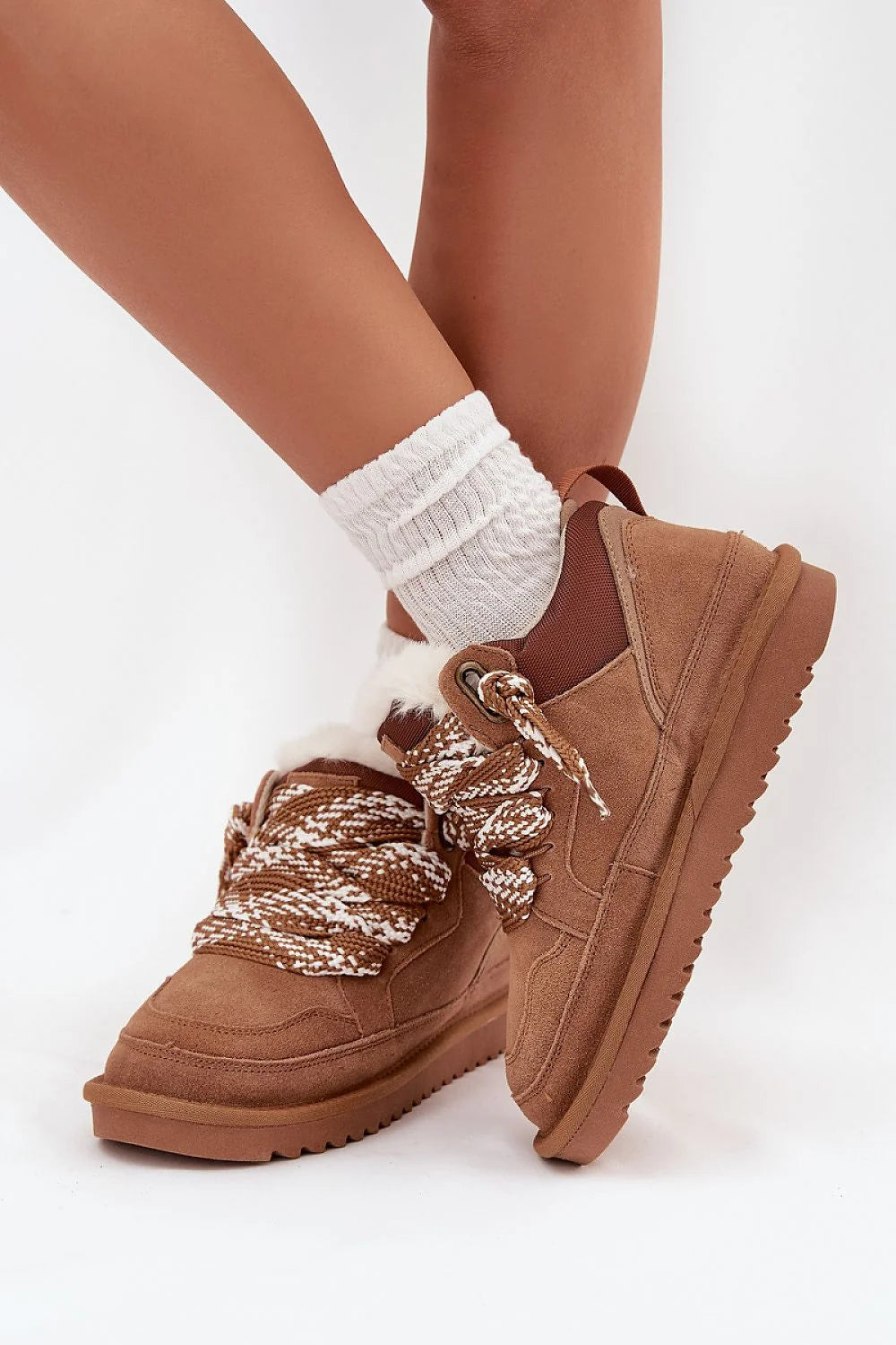 bottes neige femme Vinceza daim naturel suédine camel fourrure douce fausse chaude confortable lacets épais tressés marron semelle crantée