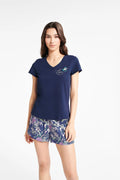 Pyjama femme deux pièces style casual coton bleu marine motifs floraux manches courtes short évasé été détente