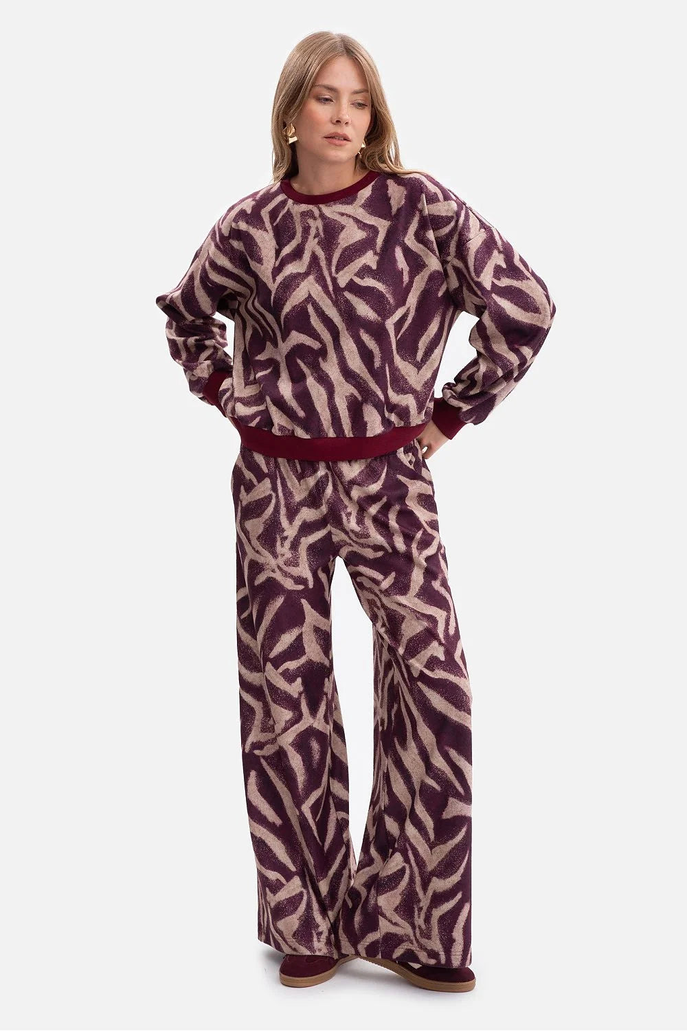 sweatshirt femme oversize boxy maille douce grattée imprimé zèbre bordeaux beige col rond manches bouffantes poignets côtelés taille hanches