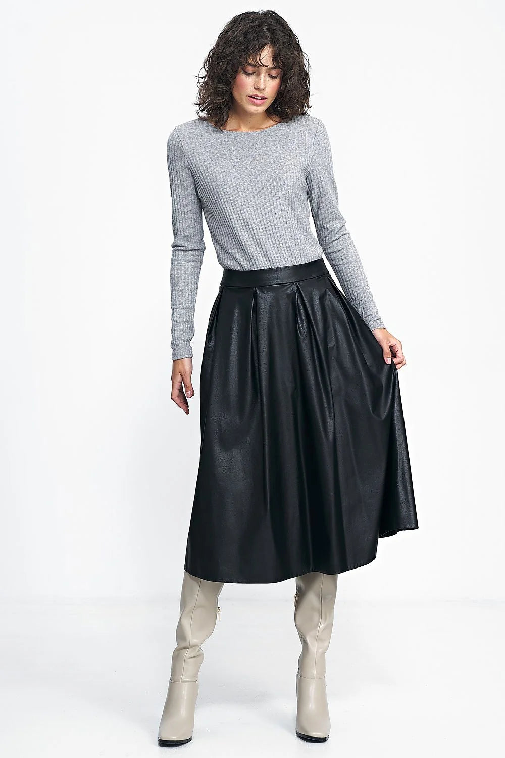 Jupe midi noire en similicuir ajustée avec ceinture plissée pour femmes, look élégant automne hiver