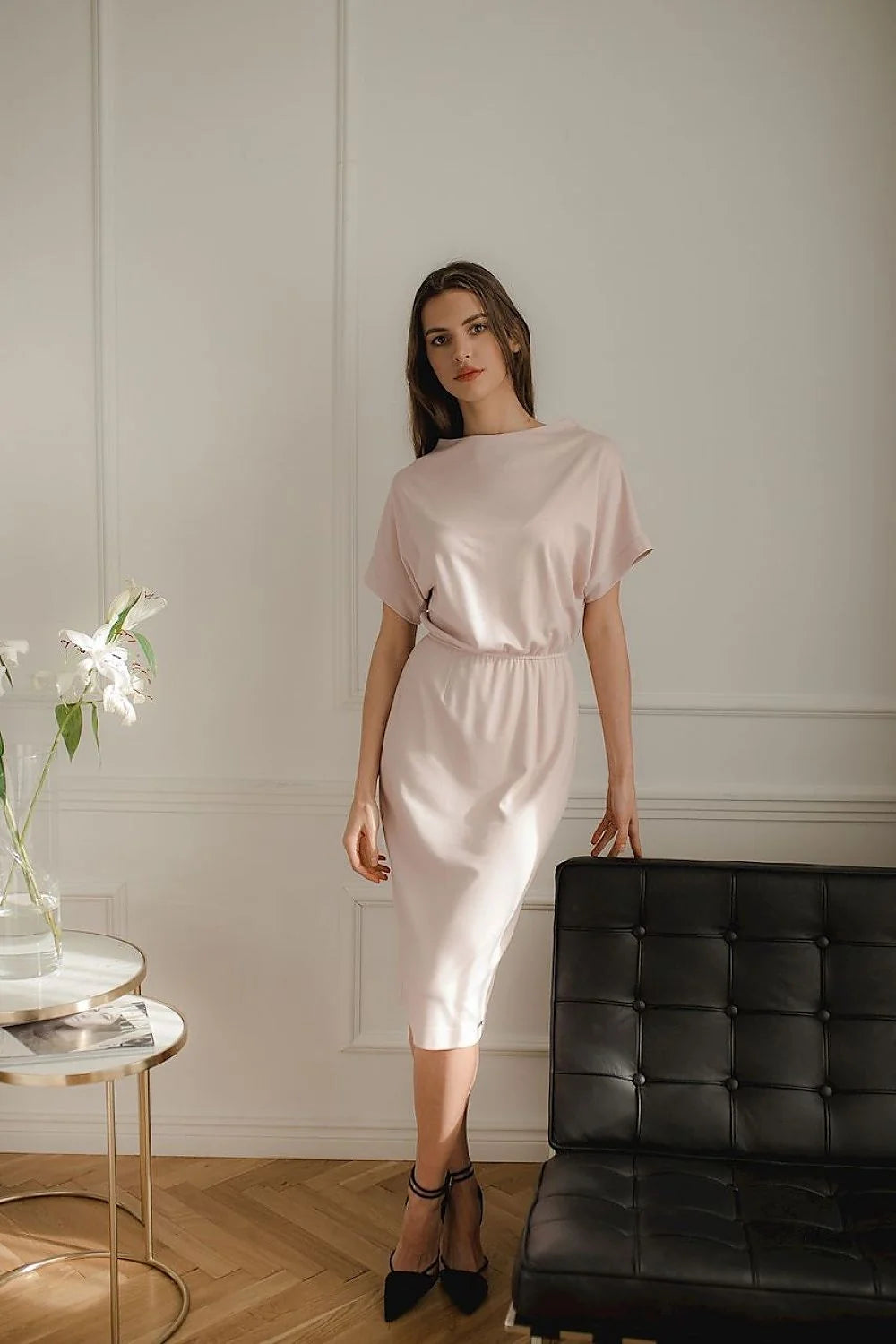 Robe élégante en coton rose pâle manches courtes col drapé taille élastique pour femmes