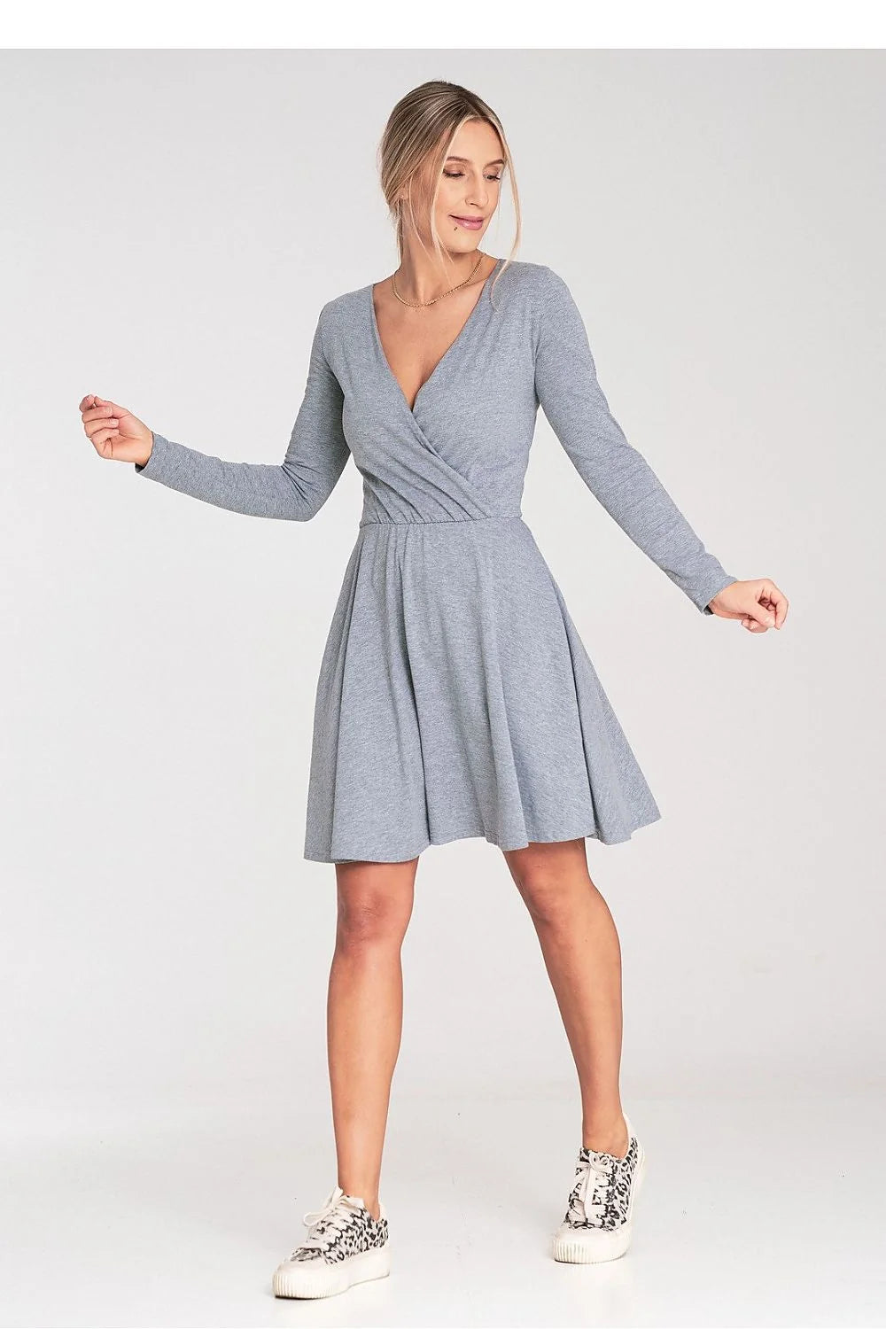 Robe de jour design moderne col en V profond manches longues taille élastiquée matière douce élégance intemporelle femme