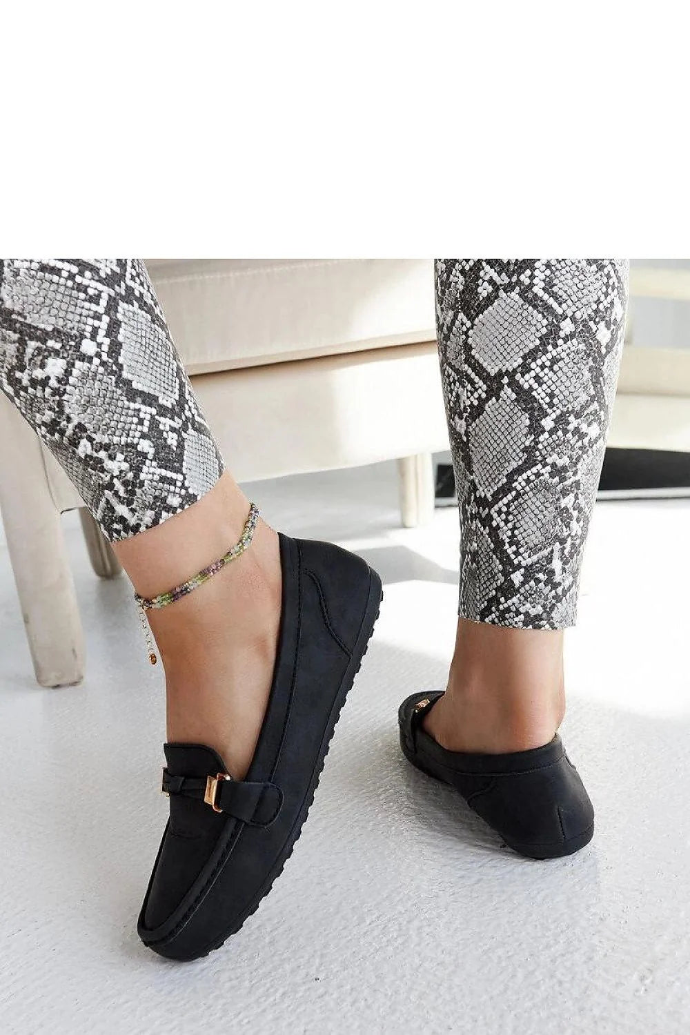 Mocassins pour femmes design épuré couleur noire cuir écologique semelle épaisse doré occasionnels style intemporel confortable ajusté almond toe accessoires mode été