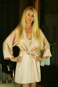 Peignoir femme style kimono en satin fluide manches larges ceinture ajustable couleur champagne
