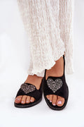 Sandales femmes design sophistiqué matériaux éco-responsables confort tout la journée talon plat cœur strass occasionnels