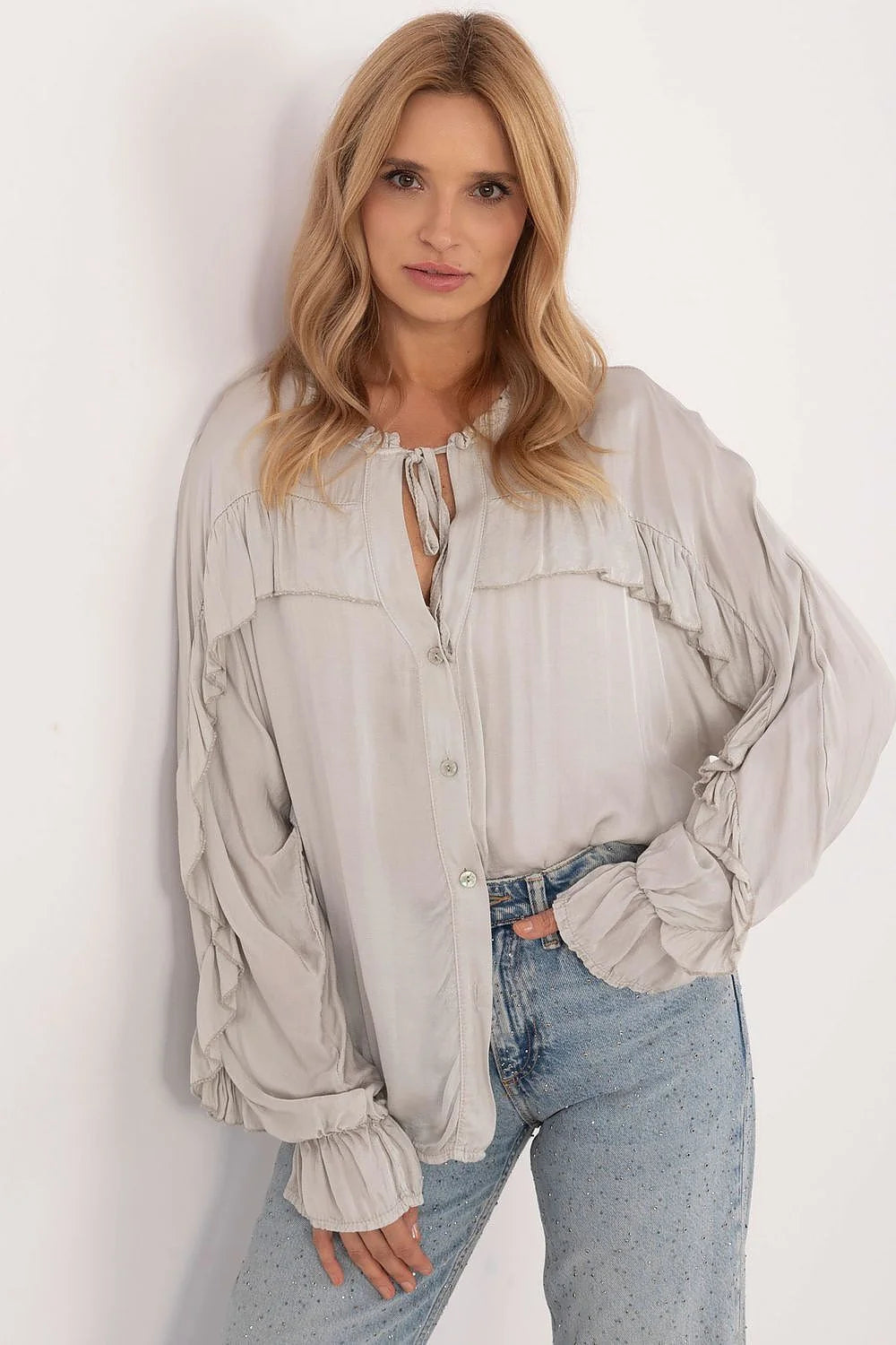 Chemise pour femme style bohème manches longues amples en viscose détails froncés poignets élastiqués col à lacets