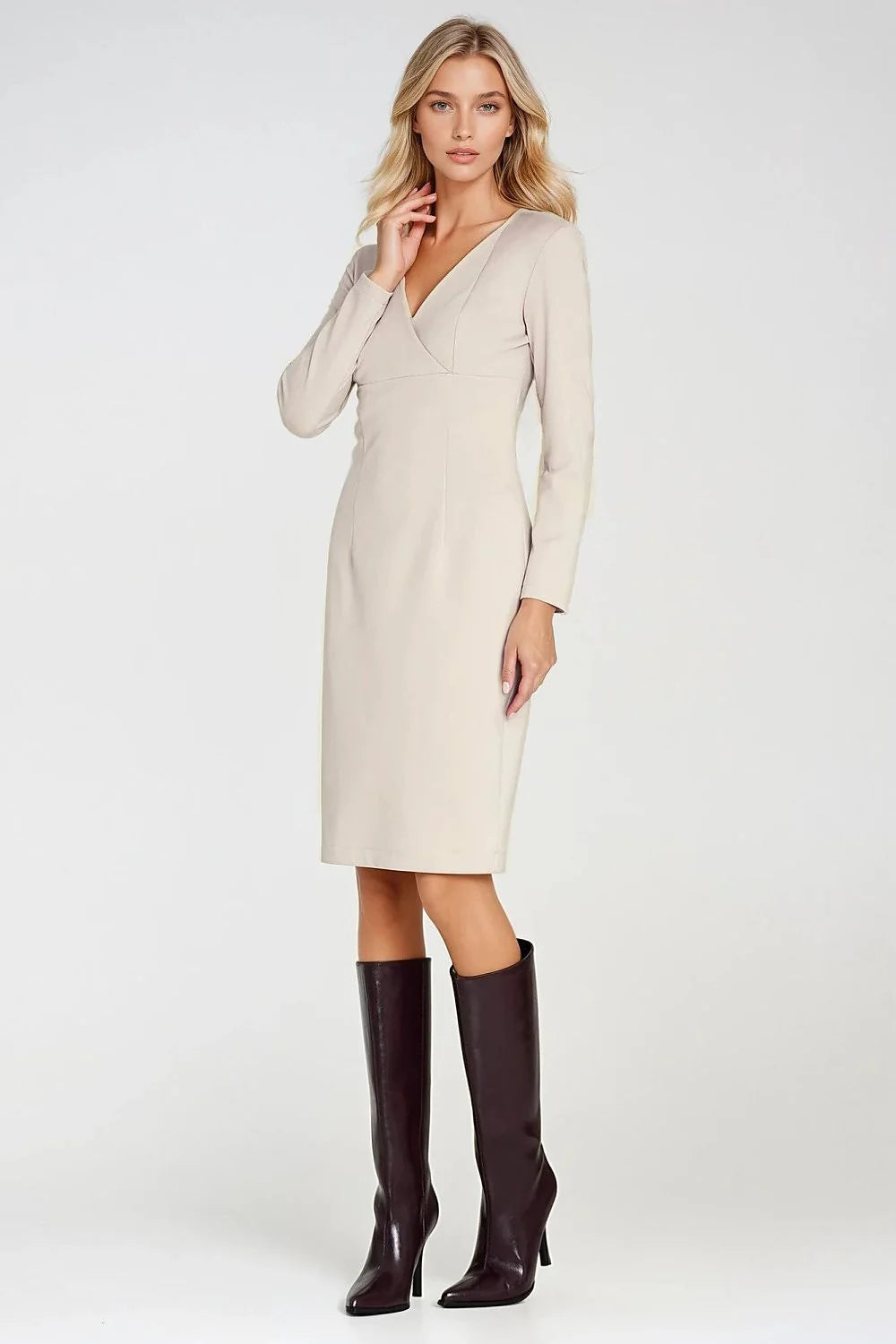 robe fourreau midi beige nude cintrée élégante manches longues décolleté cachecoeur empiècement souspoitrine tissu extensible lisse crayon silhouette intemporelle bureau