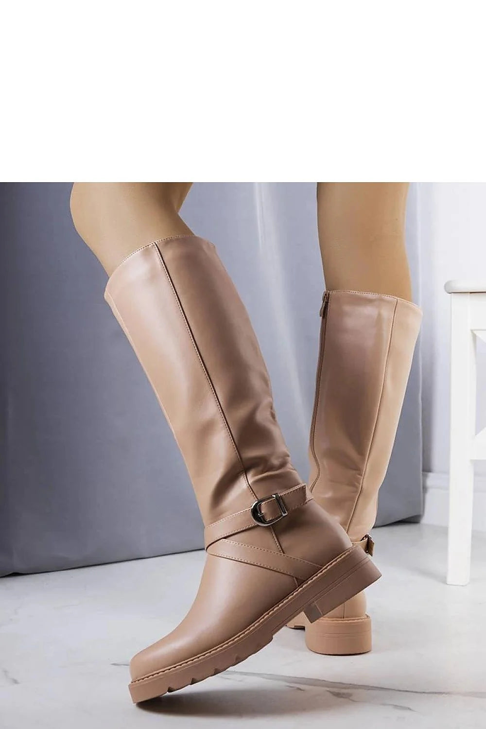 Bottes haute similicuir beige moderne élégantes boucle argentée confort femme style chic casual