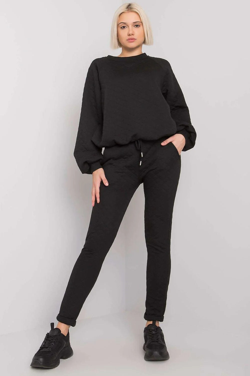 Ensemble de survêtement matelassé pour femme sweatshirt manches longues pantalon ajusté couleur verte kaki matière coton élasthanne style moderne confort loungewear occasions décontractées