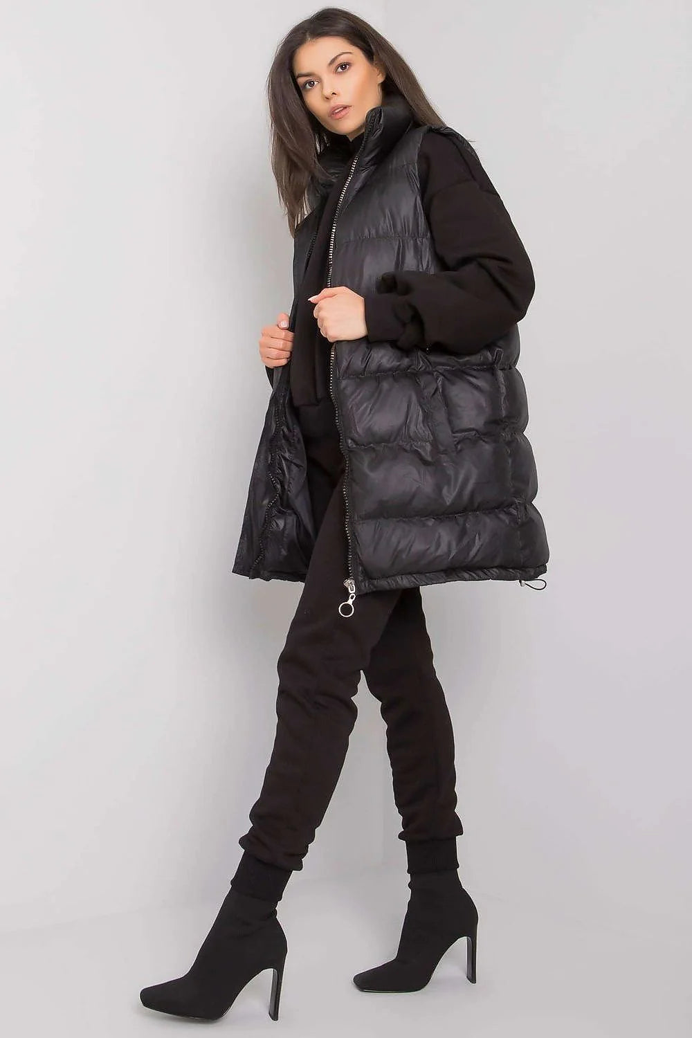 Veste doudoune, sweatshirt et pantalons jogging pour femme en beige, style casual chic, matières polyester et coton, occasion automne-hiver, taille S/M