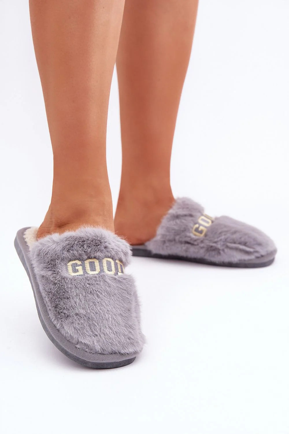Pantoufles Step in style pour femmes, fourrure douce, design moderne, broderie GOOD, intérieur confortable, chaussures d'intérieur, style décontracté