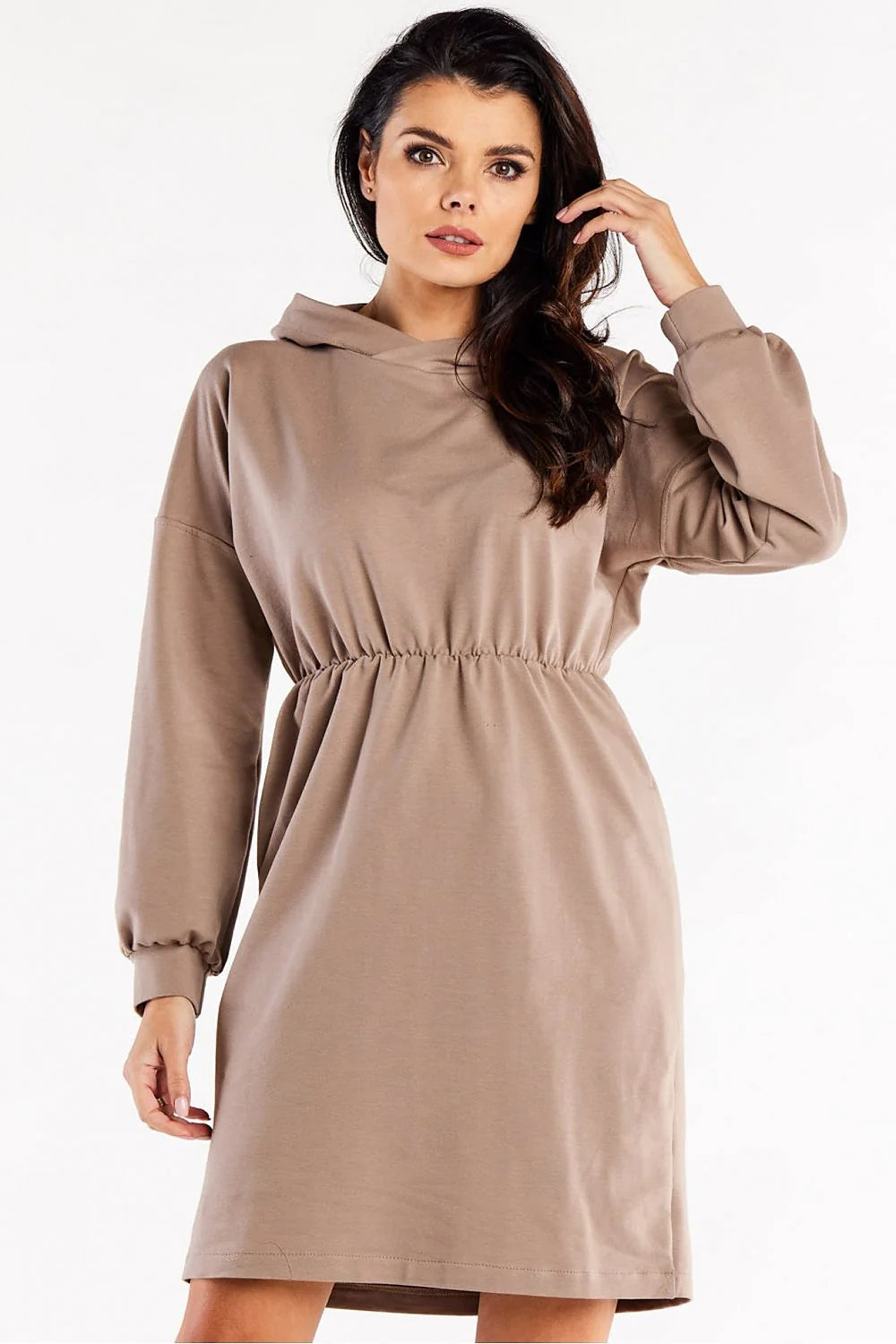 robe sweat capuche taupe manches longues poignets côtelés taille élastiquée cintrée coupe droite genou molleton coton élasthanne confortable décontractée