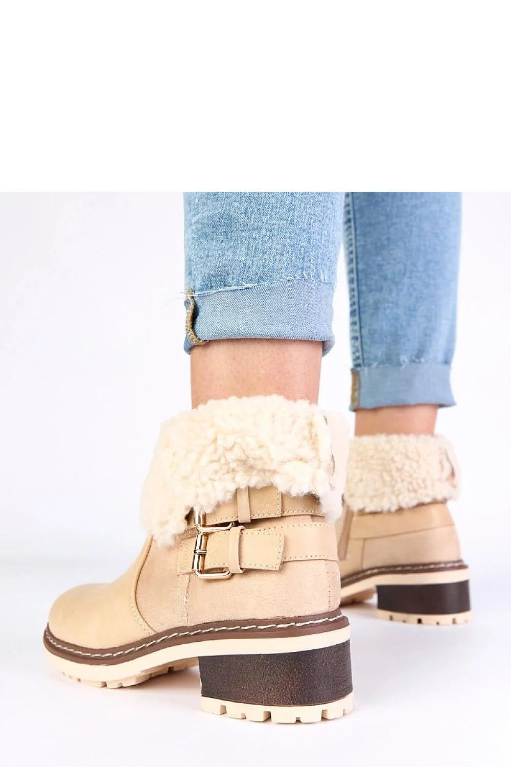 bottines femme hiver beige suédine fourrure sherpa revers fermeture éclair latérale boucle décorative semelle crantée contrastée talon bloc moyen antidérapant
