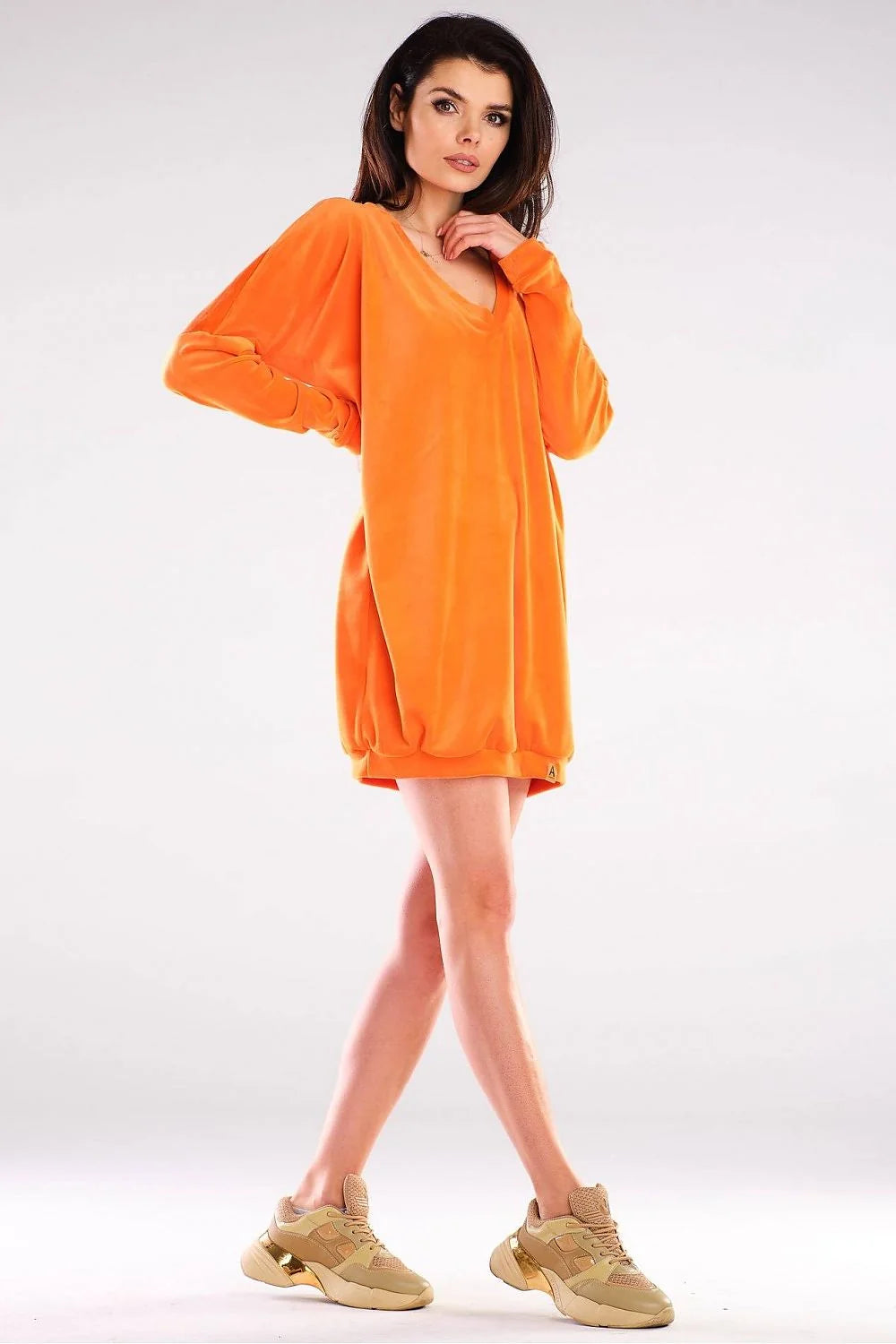 Chemise de nuit velours rose vif ample manches longues confort détente femme moderne casual