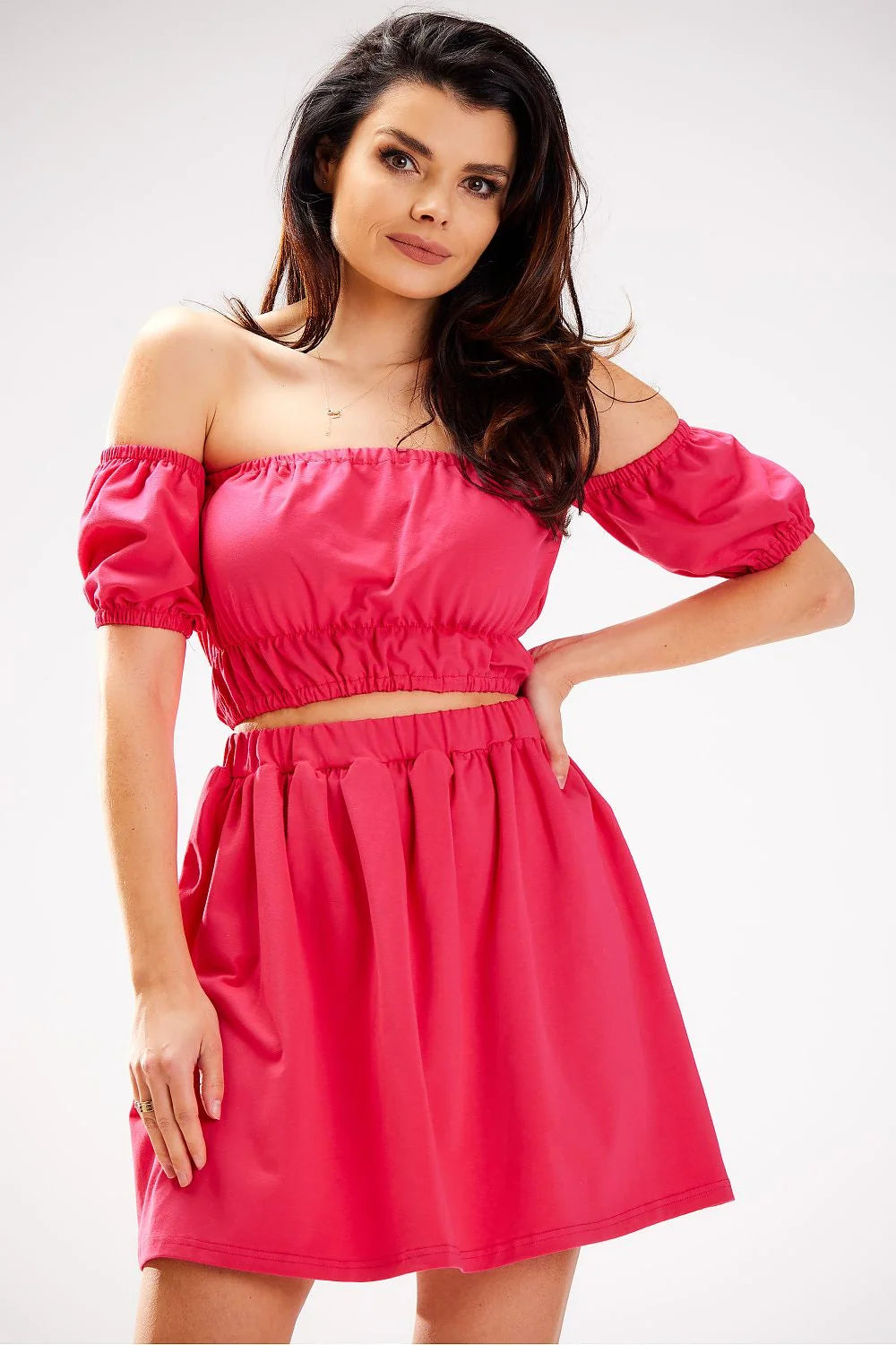 Ensemble deux pièces femme rose vif cropped top épaules dénudées jupe évasée short taille haute élastique style moderne été occasion spéciale