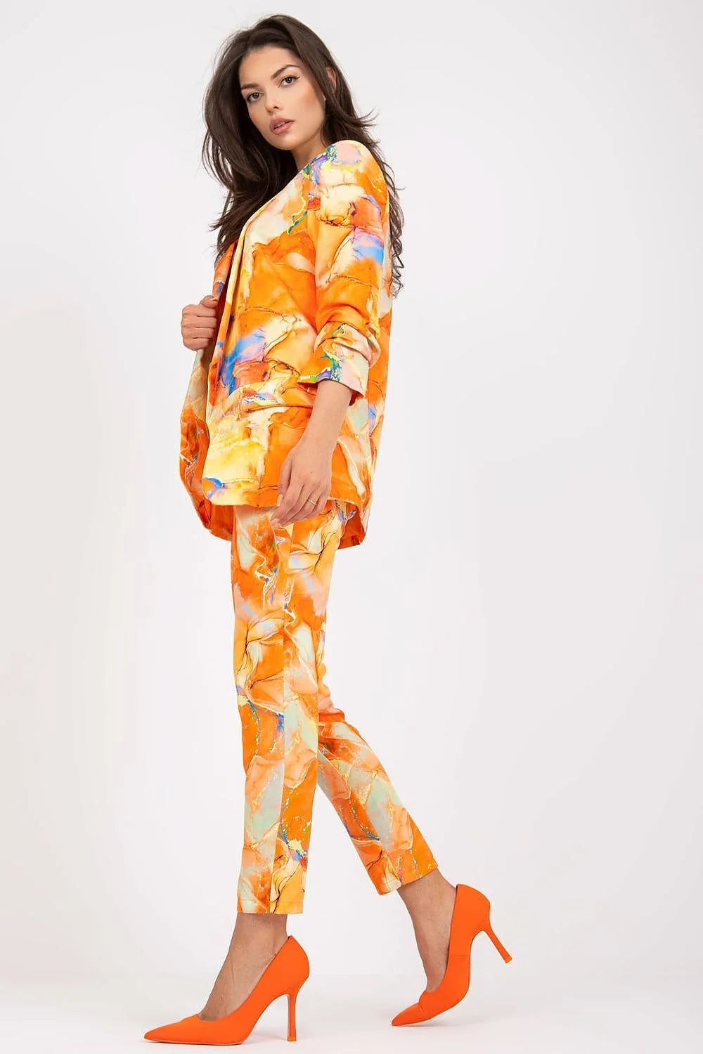 Veste artistique audacieuse pour femme en polyester satiné coupe droite épaules structurées manches longues sans bouton
