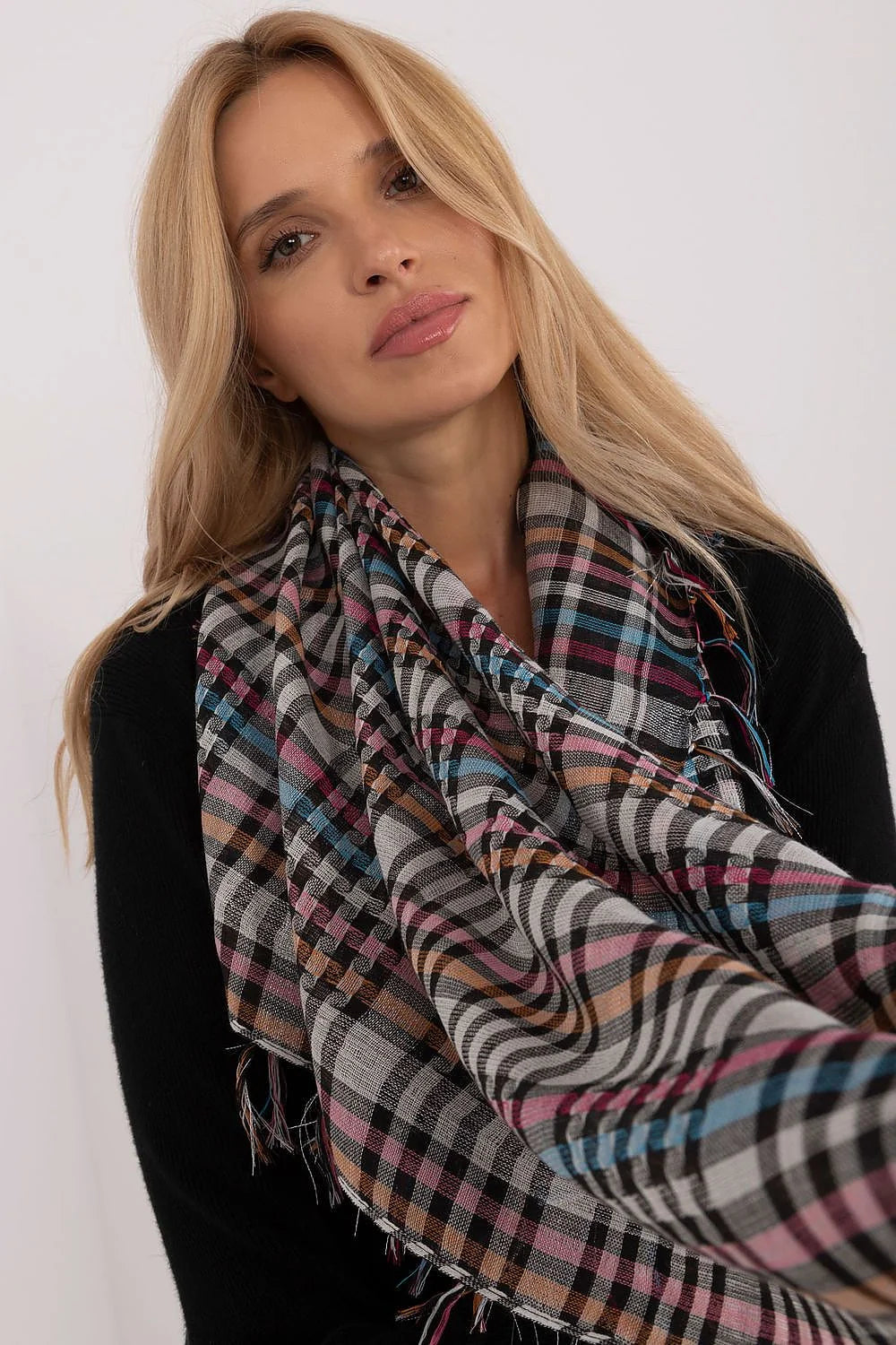 Foulard à carreaux multicolores pour femme, style décontracté, franges décoratives, matériau doux, polyvalent, accessoire mode, automne/hiver