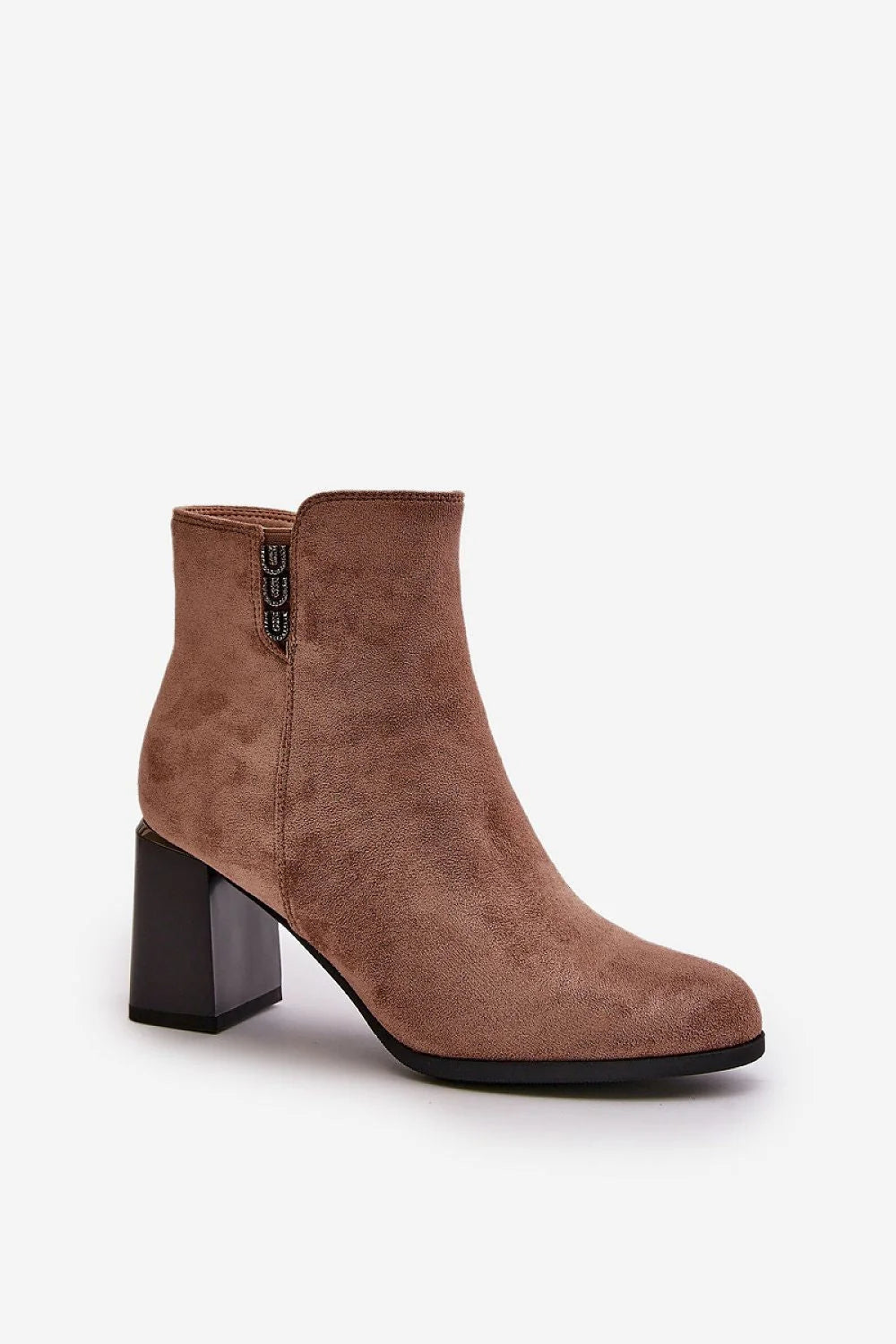 Bottes à talons femmes design moderne élégant matière simili daim couleur marron clair tige 10.5 cm talon 7.5 cm fourrure synthétique doublure