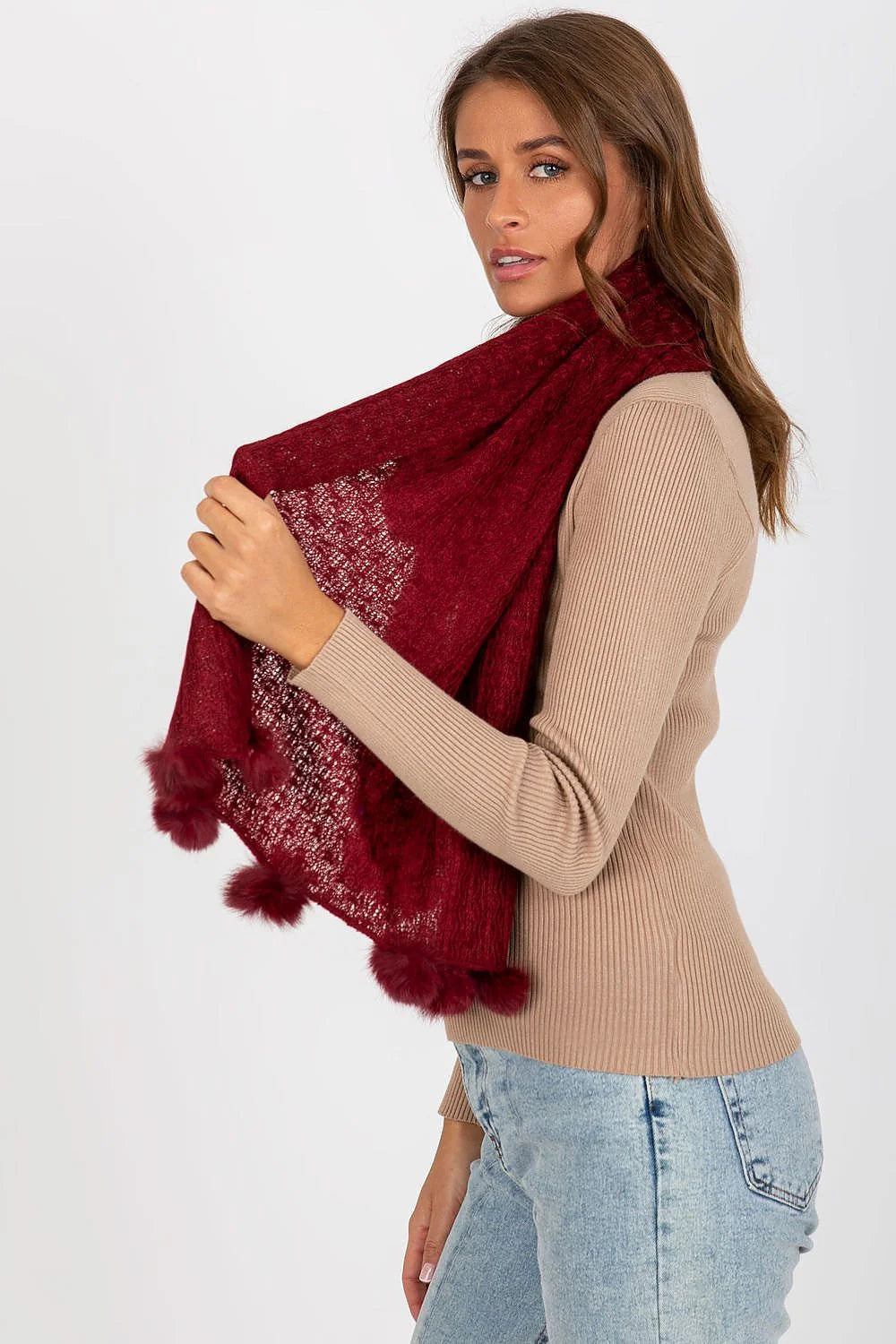 écharpe longue ajourée pompons fausse fourrure bordeaux rouge profond maille torsadée épaisse douce chaude oversize enveloppante hivernale acrylique