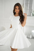 Robe de cocktail élégante évasée manches courtes épaules structurées couleur blanche matière polyester elasthanne femme