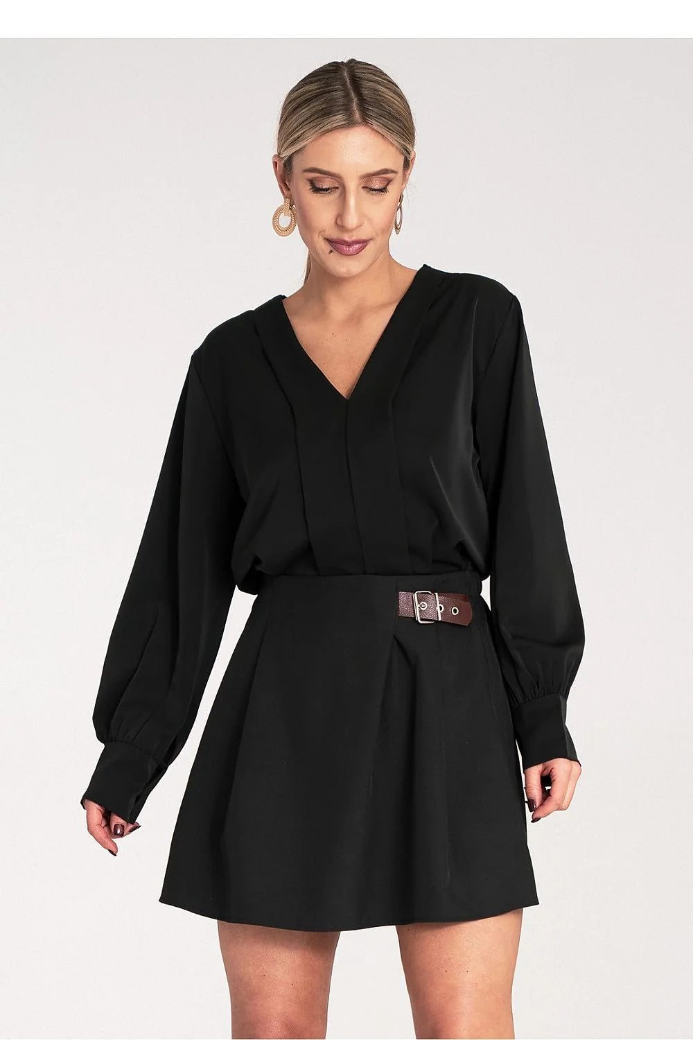 Chemisier longues manches en satin noir élégant style moderne femmes coupe ajustée ceinture métal argenté