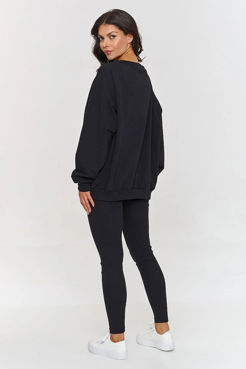 ensemble sportswear femme Makadamia noir oversize sweatshirt col profond manches longues bouffantes top côtelé leggings slim taille haute extensible confortable
