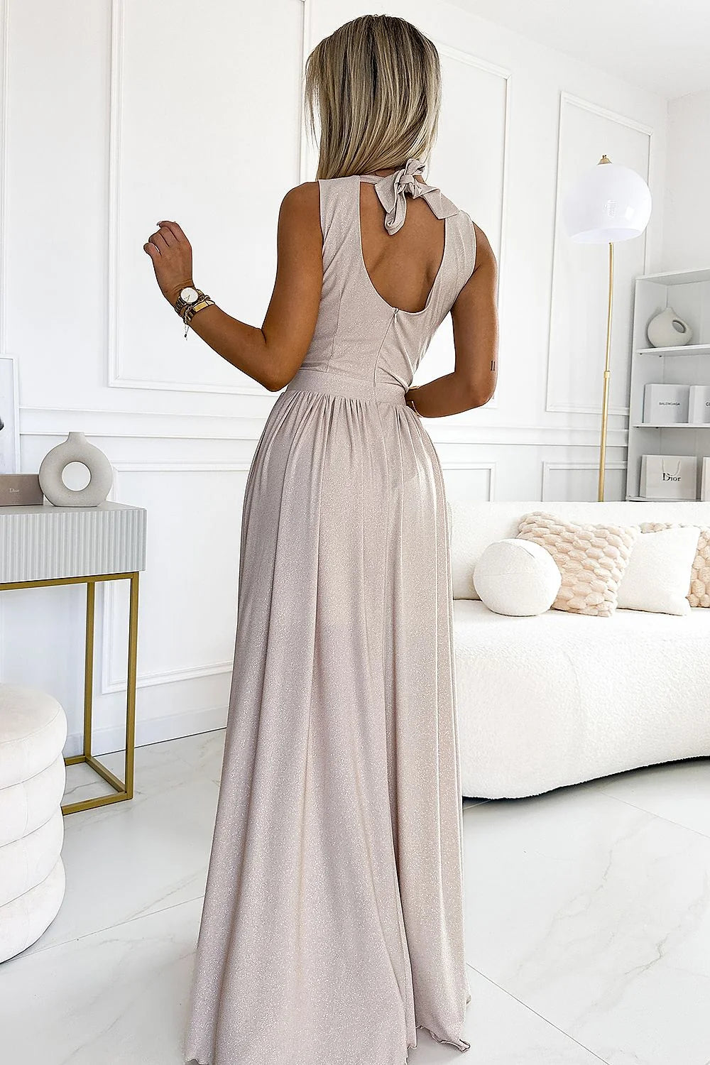 robe longue soirée élégante nude champagne rosé cache coeur encolure V taille marquée ceinture jupe fluide fente haute