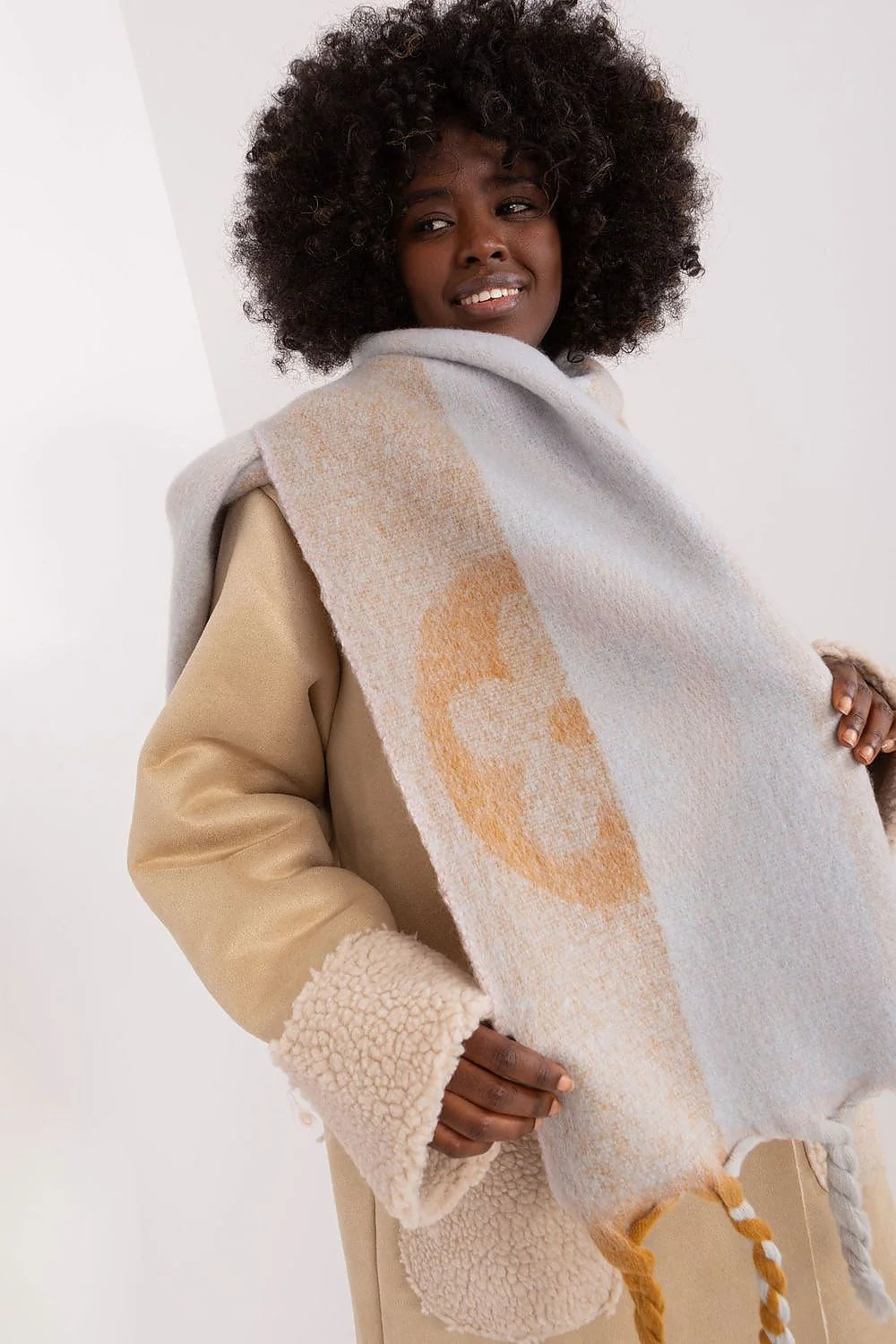Écharpe et manteau hivernal élégant pour femmes en laine et imitation fourrure, longueur droite et motifs graphiques, doux et confortable