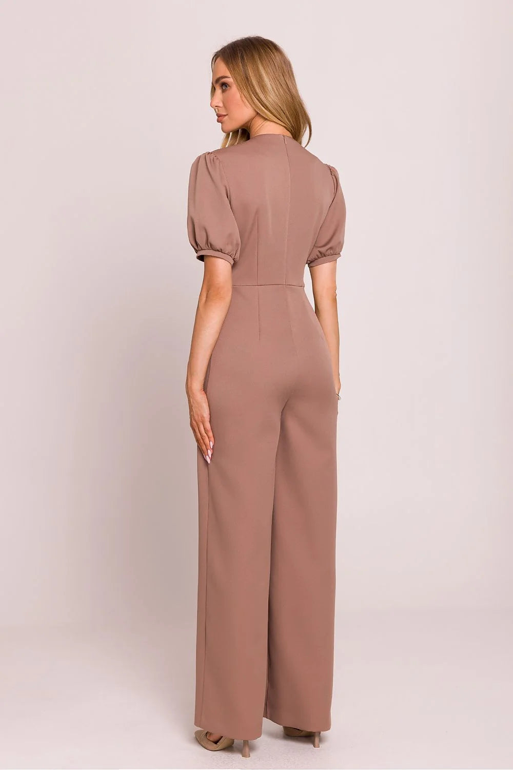Combinaison Moe élégante coupe féminine décolleté V profond taille marquée manches bouffantes jambes évasées tissu haute qualité femme