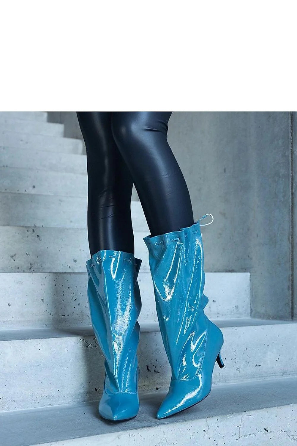 bottes bleu ciel talons bas kitten mi mollet verni similicuir écologique doublure chaude facile enfiler pointu