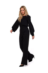 combinaison noire élégante minimaliste manches bouffantes longues poignets resserrés encolure ronde taille cintrée ceinture intégrée jambes larges fluide