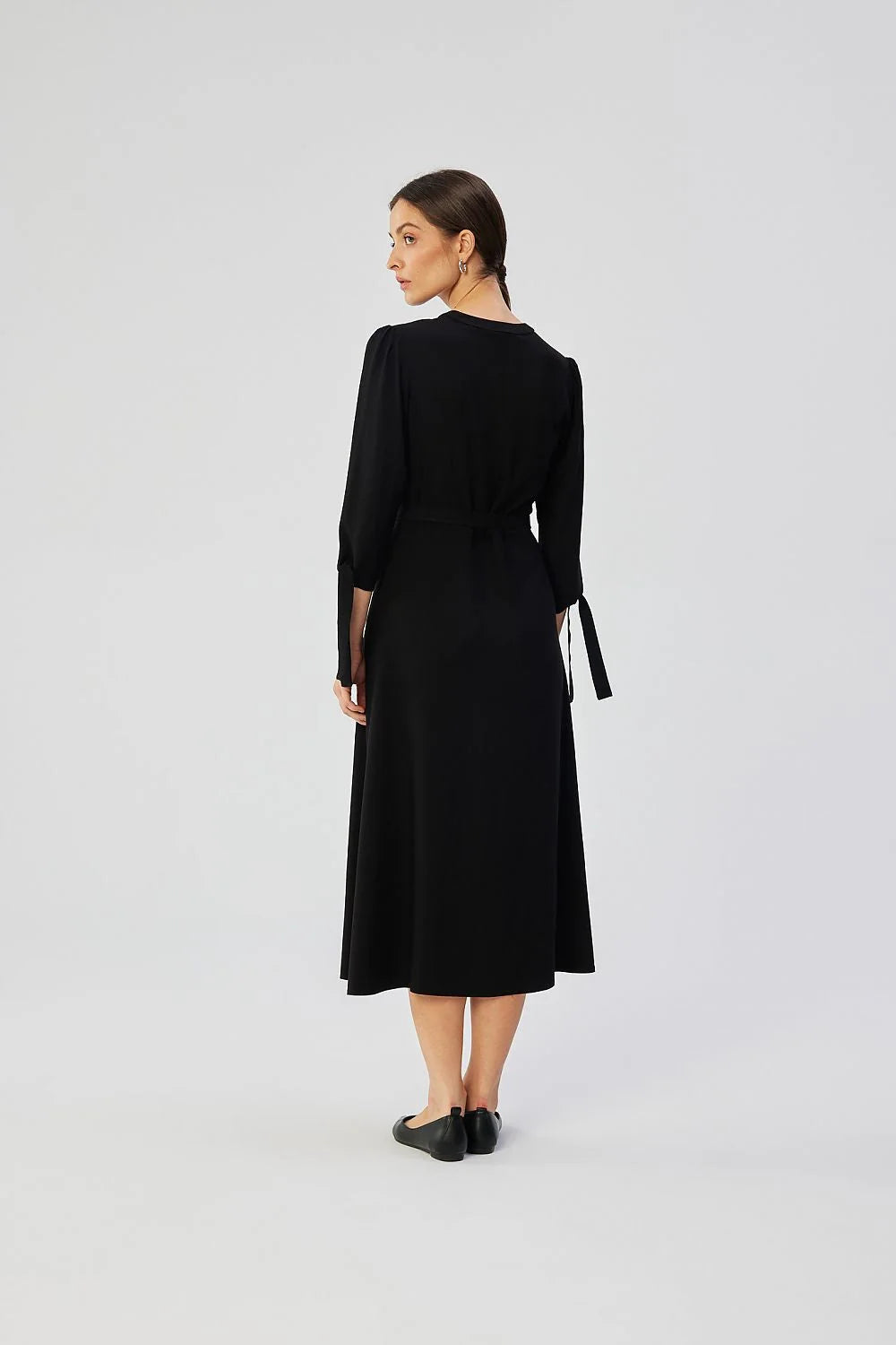 Robe de jour élégante en viscose noire coupe A-line manches 7/8 en Pologne cousue femme