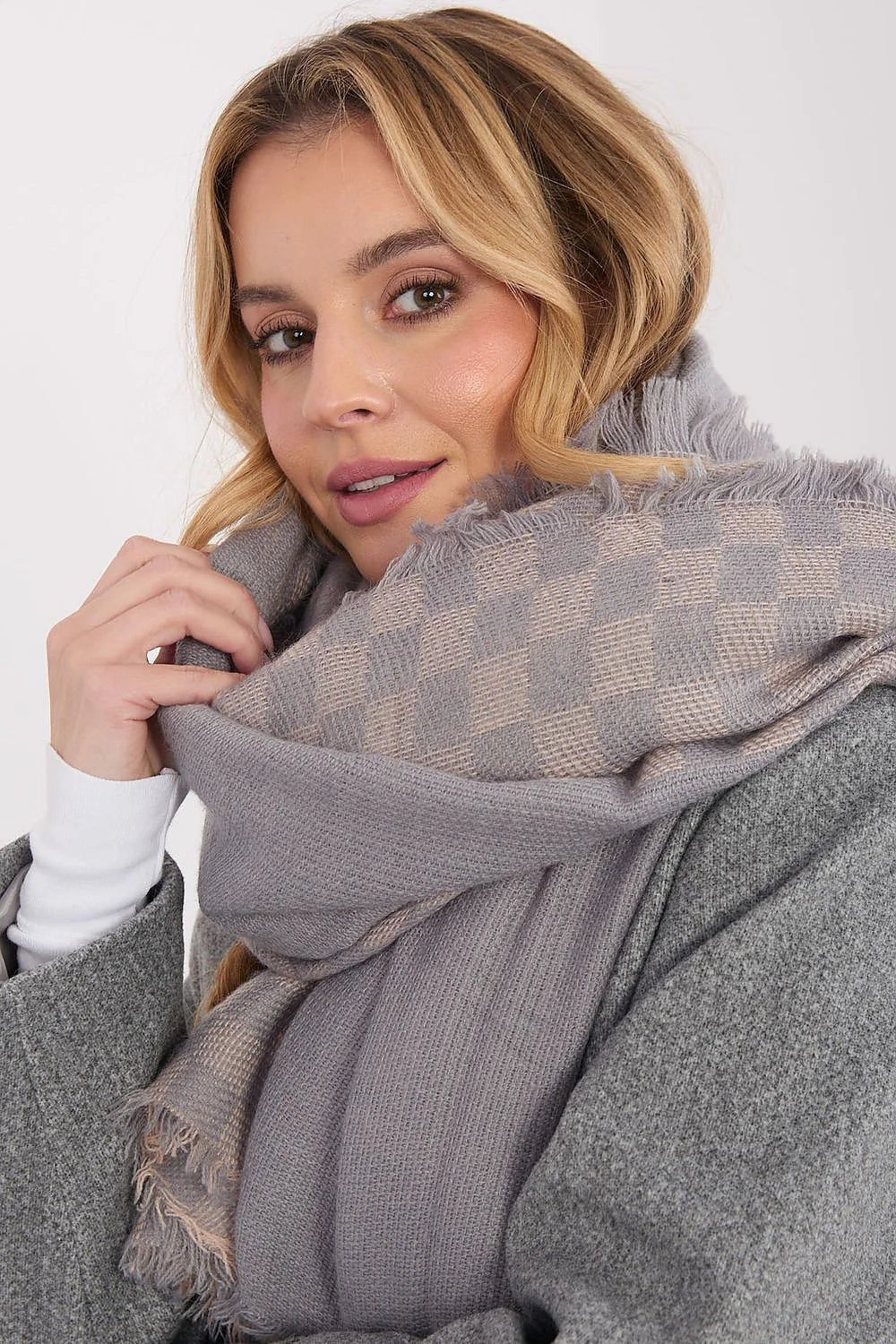 châle oversized femme viscose laine luxueux doux côtelé jacquard doubleface grandformat grisperle beige damier franges effilochées enveloppant chaud