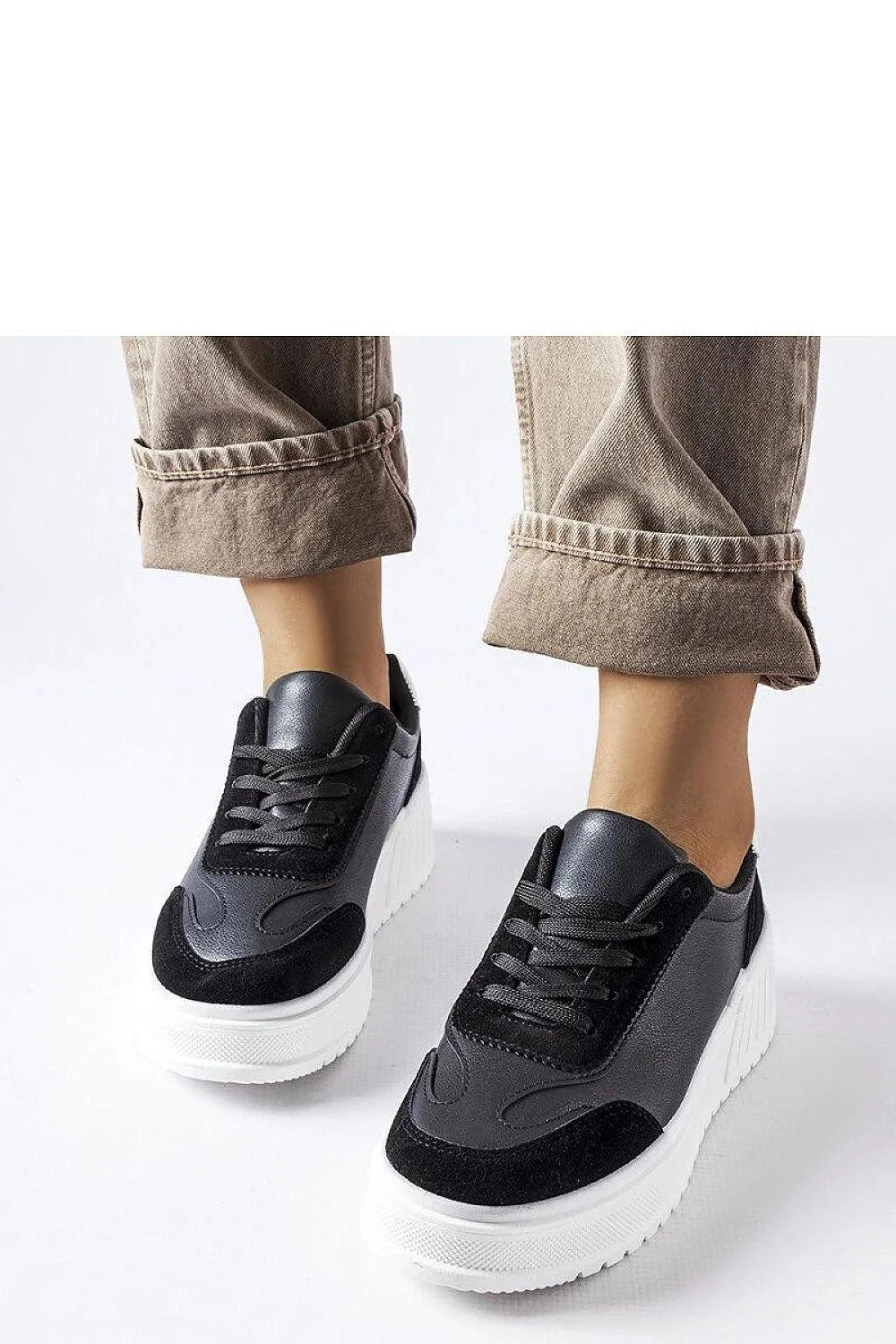 Baskets plateforme épaisse pour femmes cuir synthétique blanc et noir style moderne confortable talon renforcé