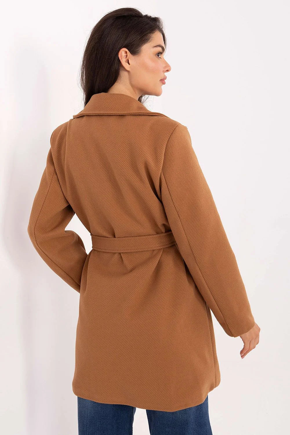 manteau femme mi long double boutonnage ceinturé camel col cranté oversize coupe droite légèrement cintrée tissu laineux boutons écaille poches