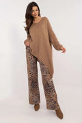 Pull Och Bella pour Femme en Polyacrylique et Viscose, Coupe Asymétrique, Manches Longues, Style Relâché, Couleur Camel