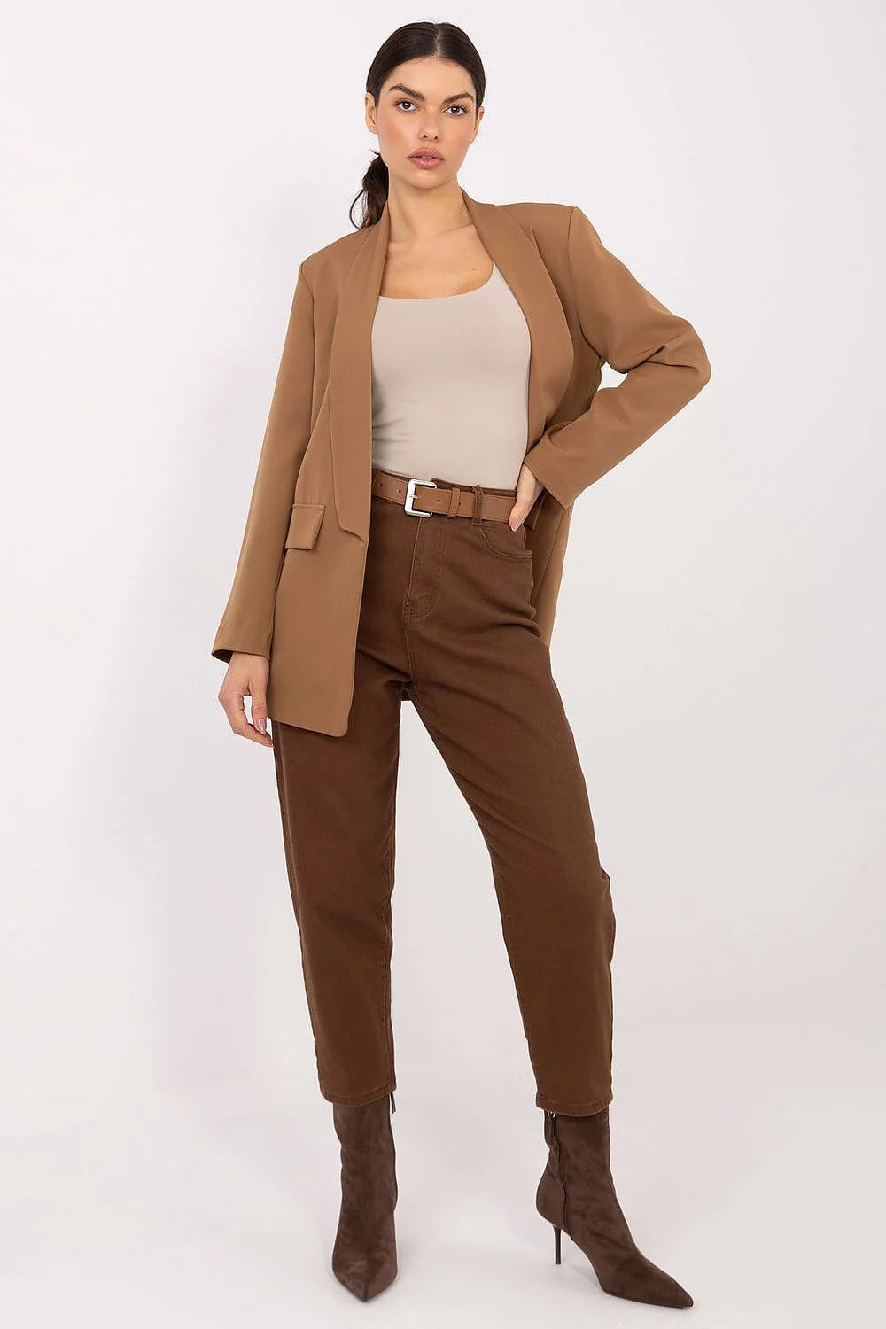 jean mom femme taille haute stretch élasthanne polyester confortable fuselé coupe classique intemporel zip bouton poches arrière ceinture boucle