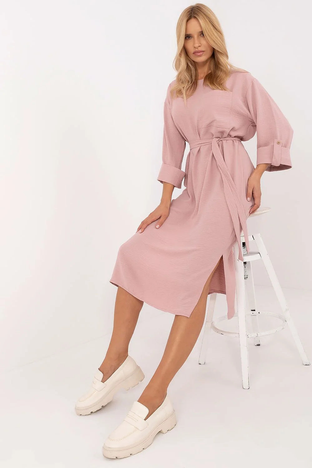 robe midi quotidienne coton viscose élasthanne confortable lisse ceinture taille cintrée encolure ronde manches troisquarts retroussables poche fentes latérales polyvalente