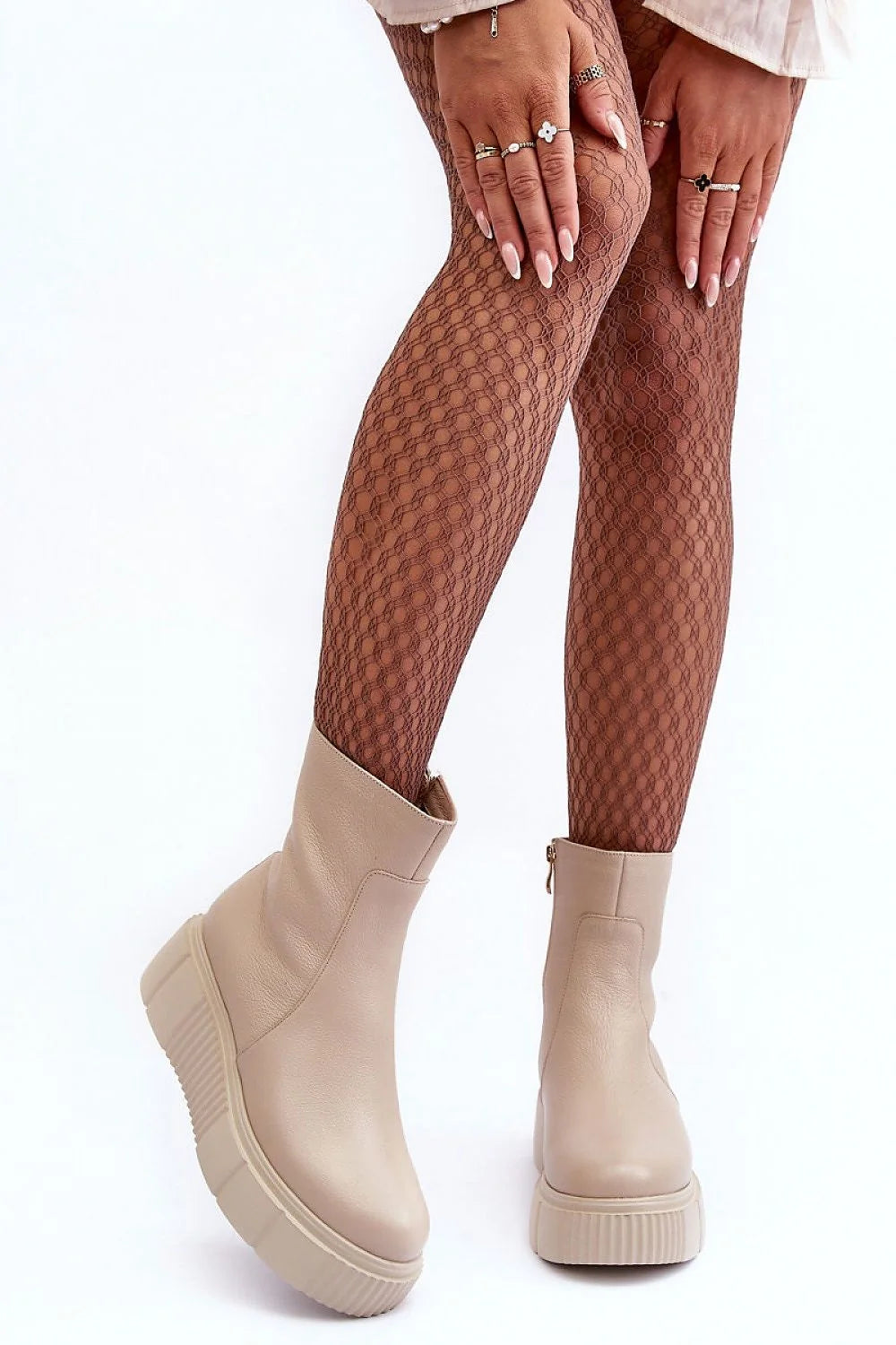 Bottes pour femmes style moderne cuir naturel plateforme épaisse talon compensé fermeture éclair beige clair confortable occasions multiples automne hiver