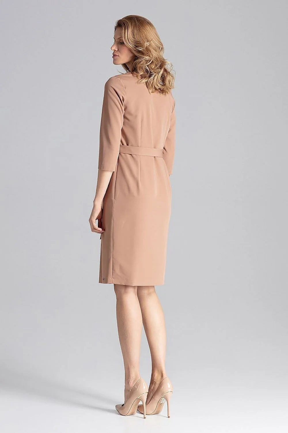 Robe portefeuille polyester élégante jaune moutarde ceinturée classique pour femmes modernes bureaux réunions affaires