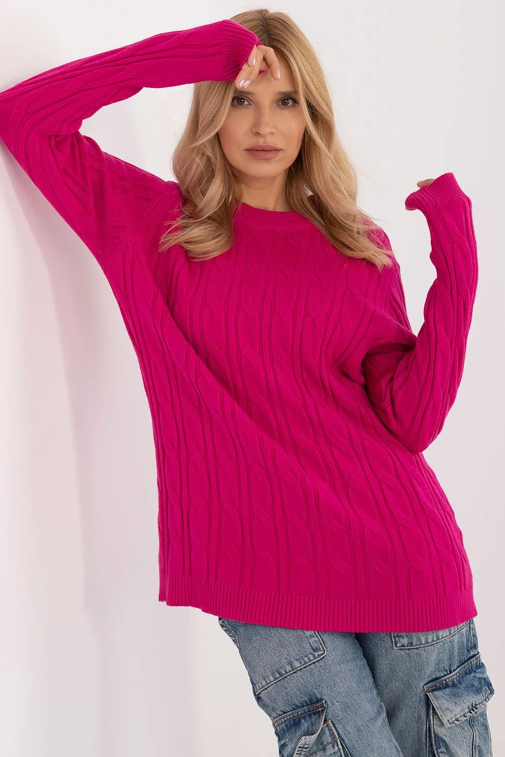 Pull pour femme à torsades coloris fuchsia loose fit manches longues col rond longueur mi-haute