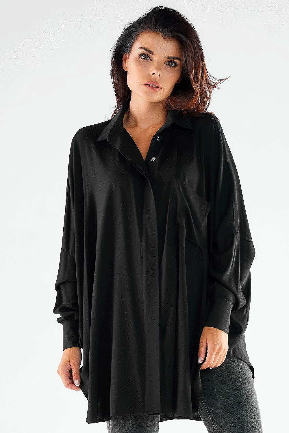 chemise femme oversize manches longues tissu fluide blanc pur coupe ample col structuré poignets larges dissimulés