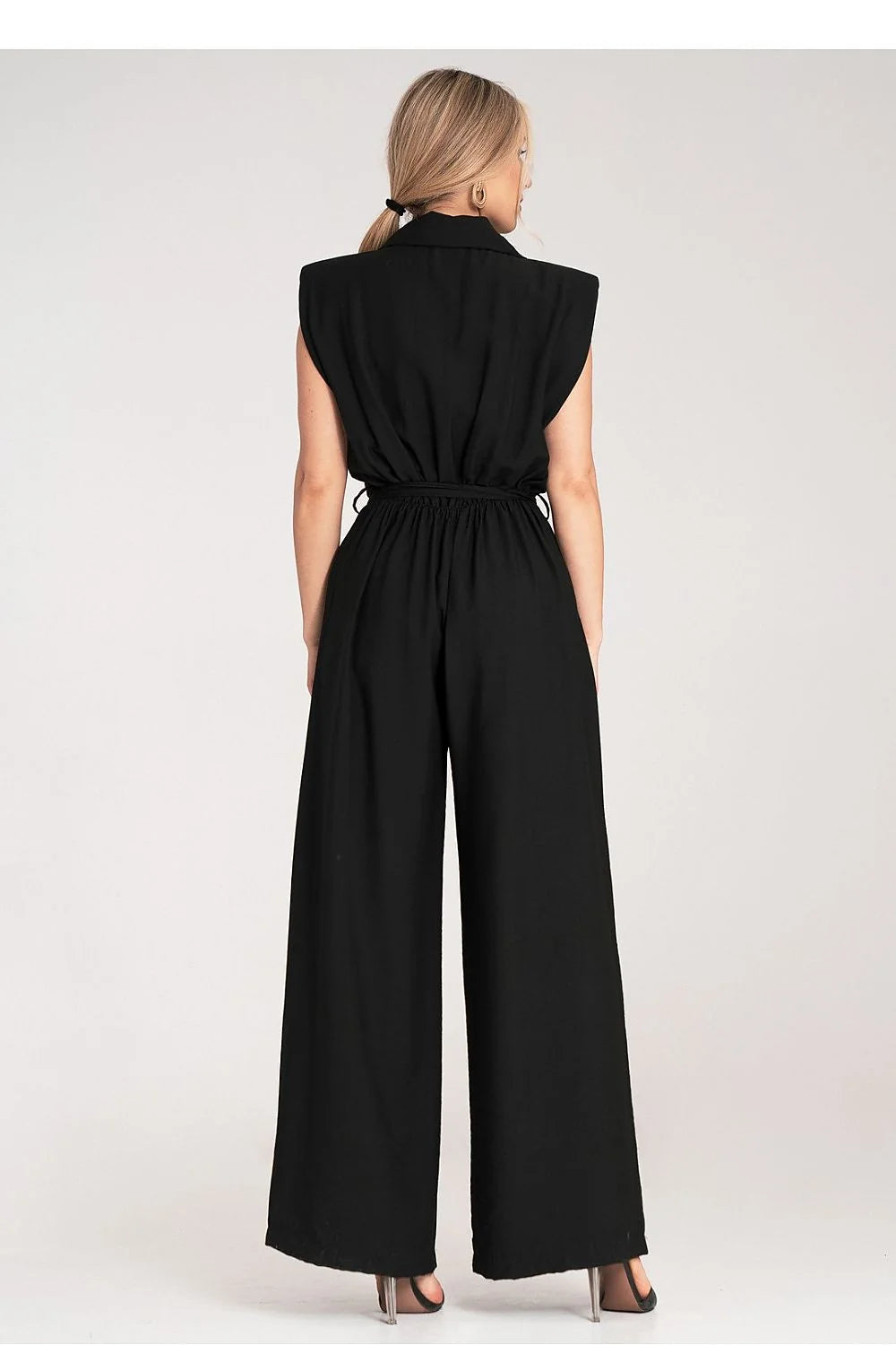 Combinaison femme élégante sans manches épaules larges ceinture nouée jambes larges matière légère couleur noire universelle