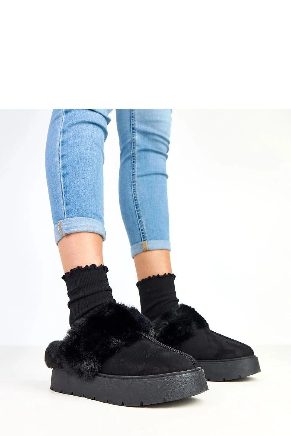 bottines basses suédine synthétique noires fourrées faussefourrure plateforme4cm semellecrantée antidérapante bout rond élastique avant couture décorative confortable chaude urbaine cosy
