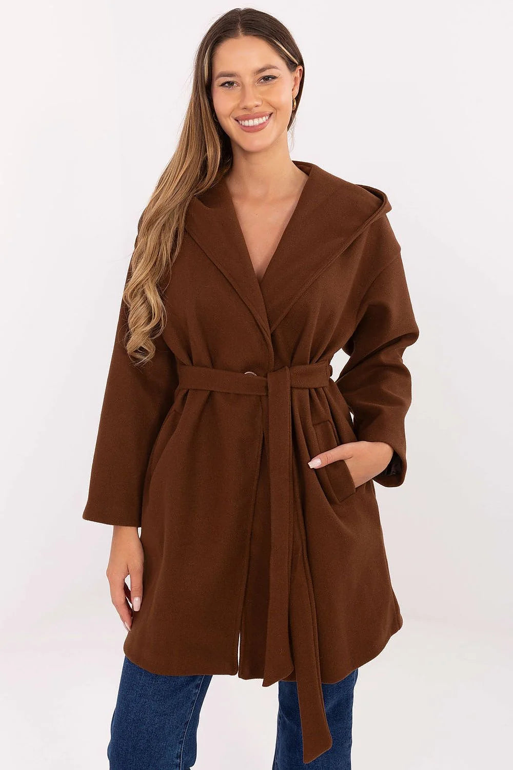 manteau femme mi long ceinturé marron chocolat polyester grand col châle capuche épais aspect laineux coupe ample poches latérales