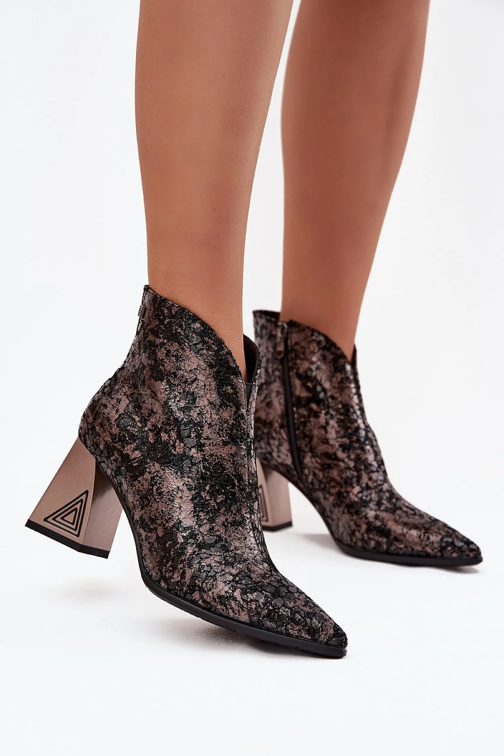 bottines femme cuir naturel bout pointu talon bloc 8cm motif géométrique tige texturée brocart métallisé noir bronze fermeture zippée rembourrée