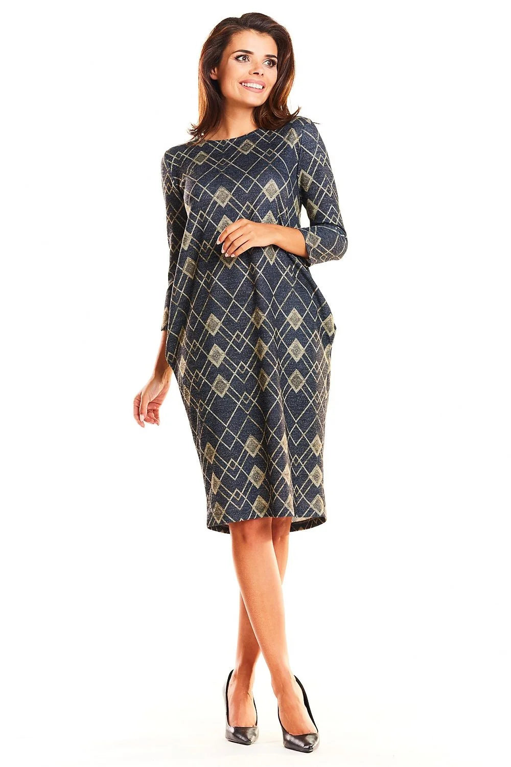 Robe élégante en tissu tricoté bleu marine motifs géométriques chic manches trois-quarts col rond